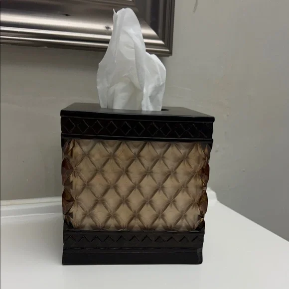 Elegant Brown Tissue Box Holder - Picture 1 of 6
